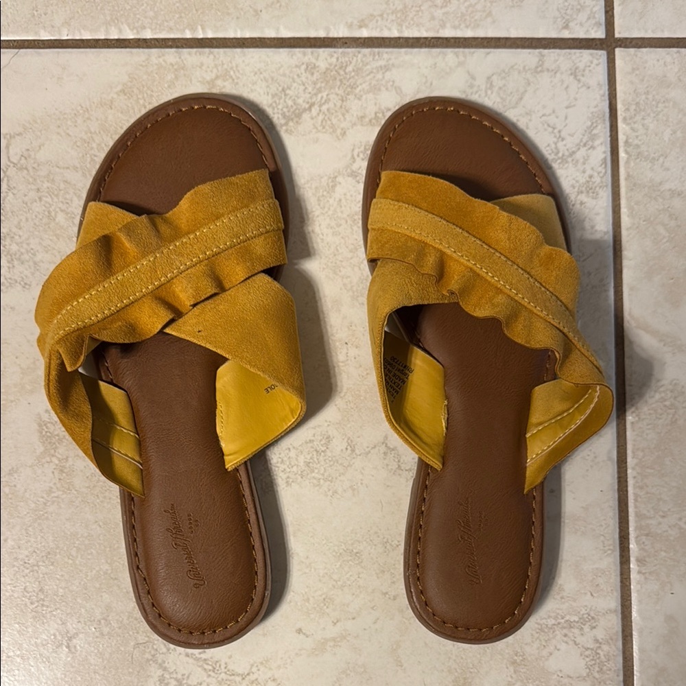 Universal Thread Yellow and Brown Sandals with Crisscross Straps
